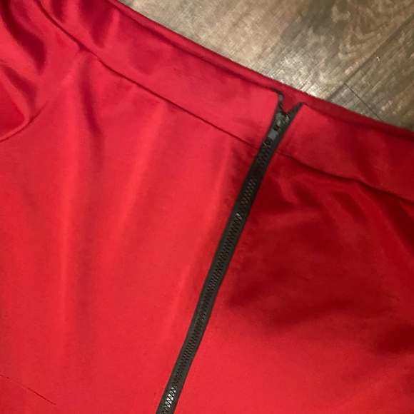 Off-Shoulder Ruched Jumpsuit - Picture 6 of 8